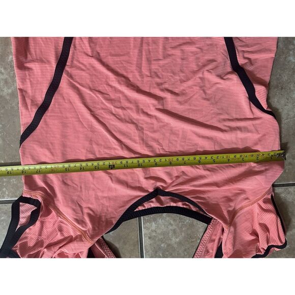 Lululemon 10 Pink Coral SS Active Top Blouse Trim Accents Cut Out - Picture 6 of 6